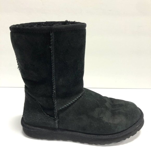 UGG Women's Classic Short II Black Winter Boots, Size 7M - Picture 1 of 7